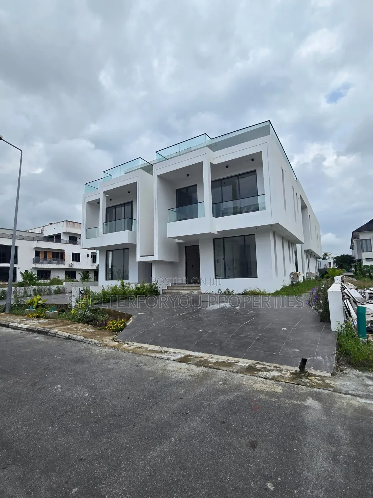 5bdrm Duplex in Ikate for sale