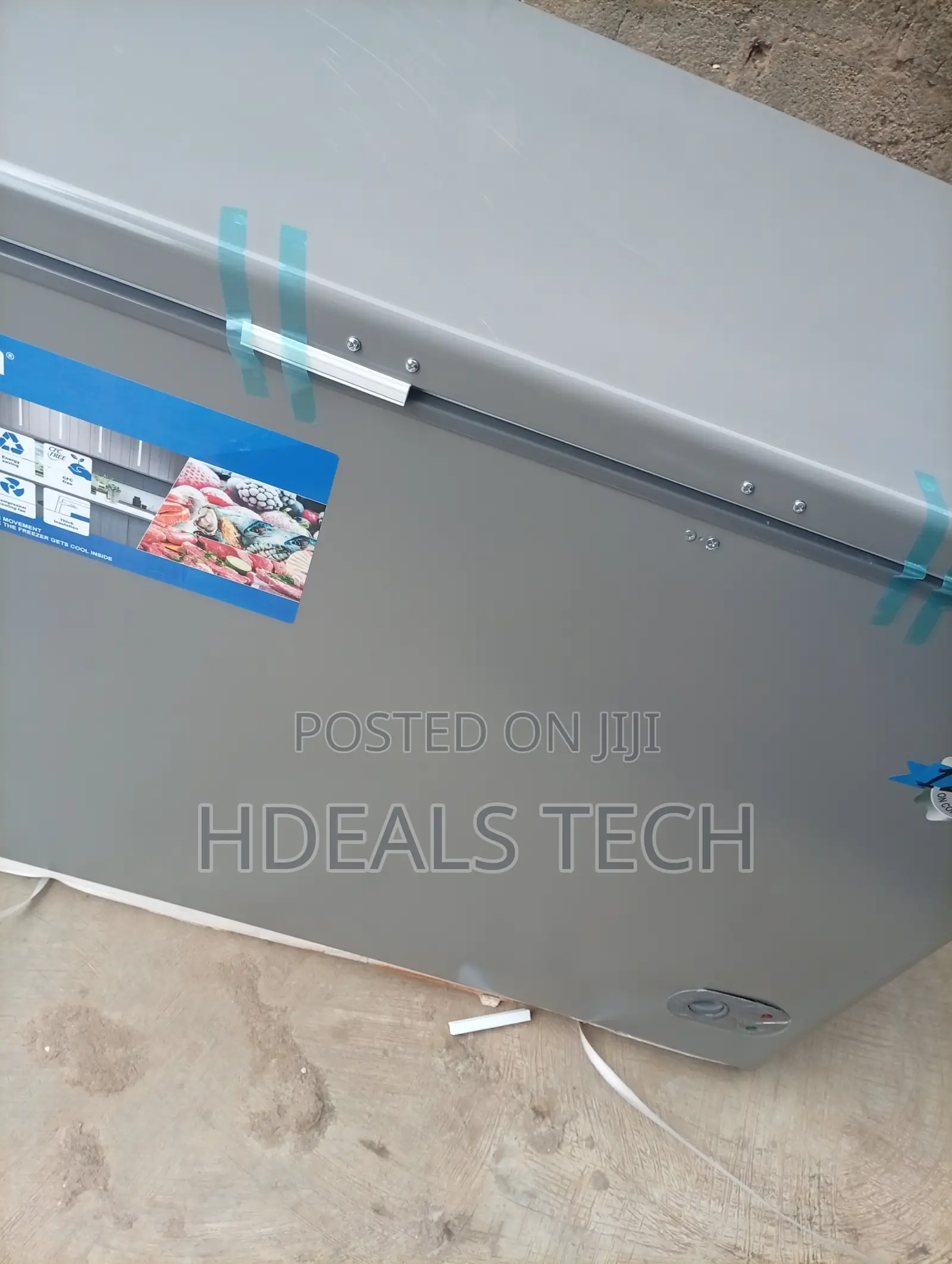 Clean Skyrun Chest Freezer BD-300HNW Complete With Storage Basket
