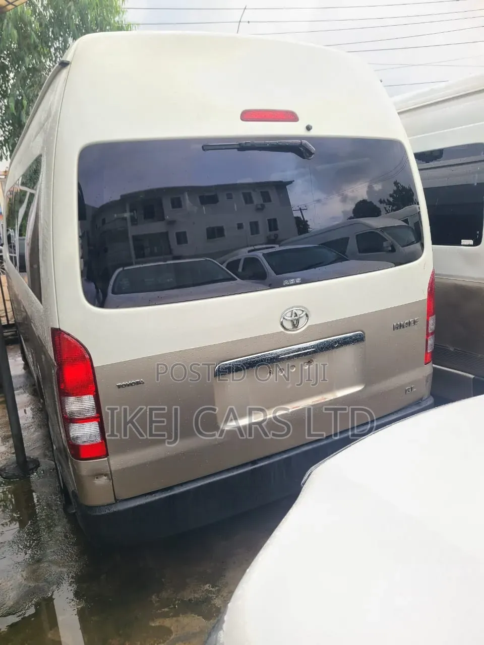 Toyota HiAce 2011