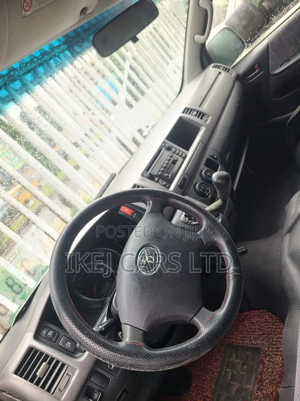 Toyota HiAce 2011