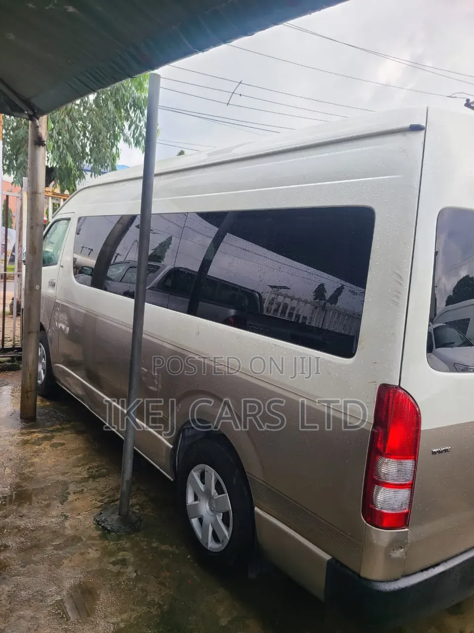 Toyota HiAce 2011