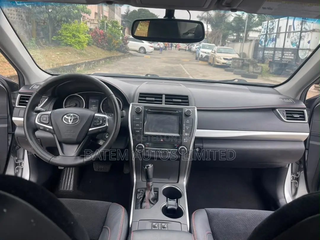 Toyota Camry XSE 4dr Sedan (2.5L 4cyl 6A) 2015 Silver