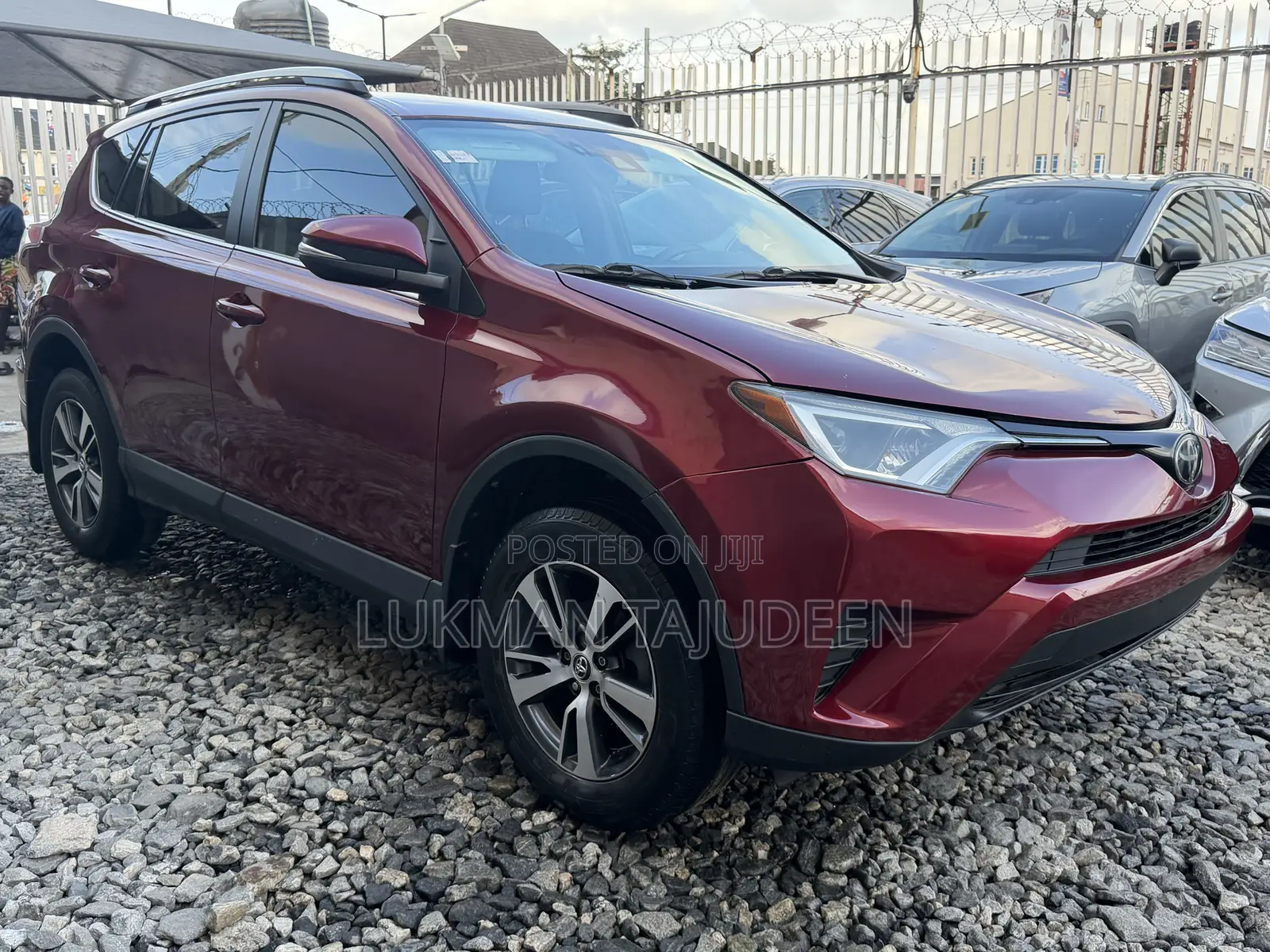 Toyota RAV4 LE 4dr SUV (2.5L 4cyl 6A) 2018 Red