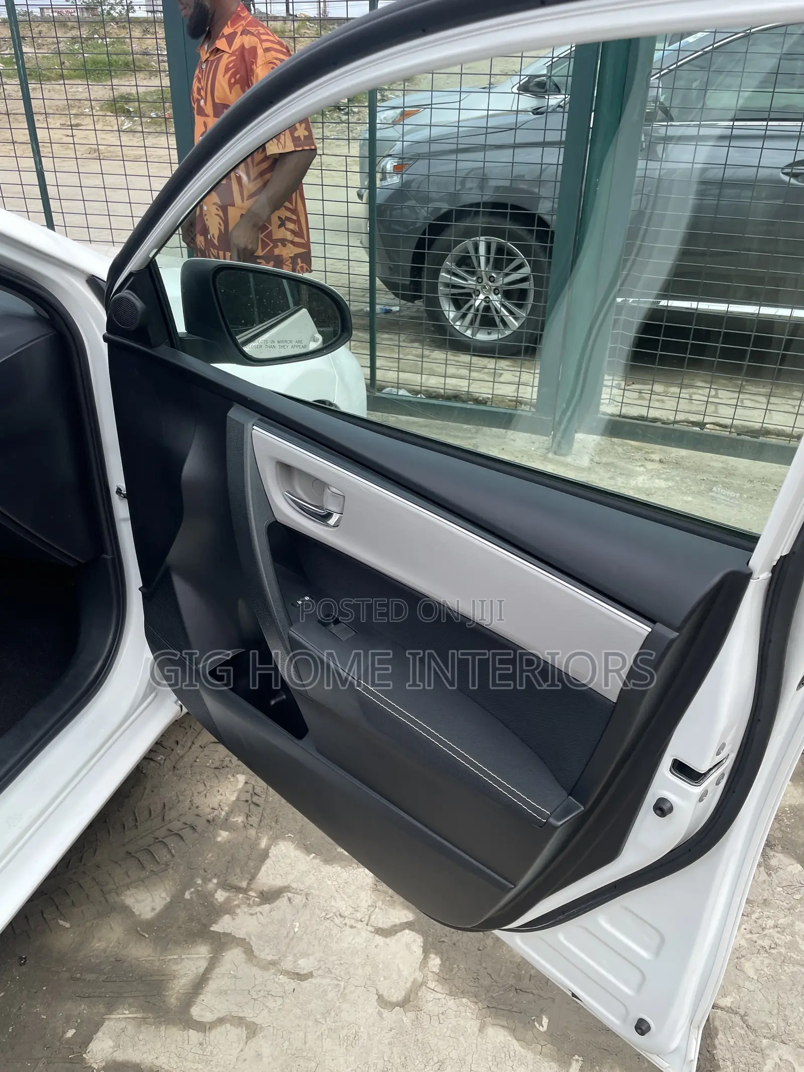 Toyota Corolla LE 4dr Sedan (1.8L 4cyl CVT) 2017 White