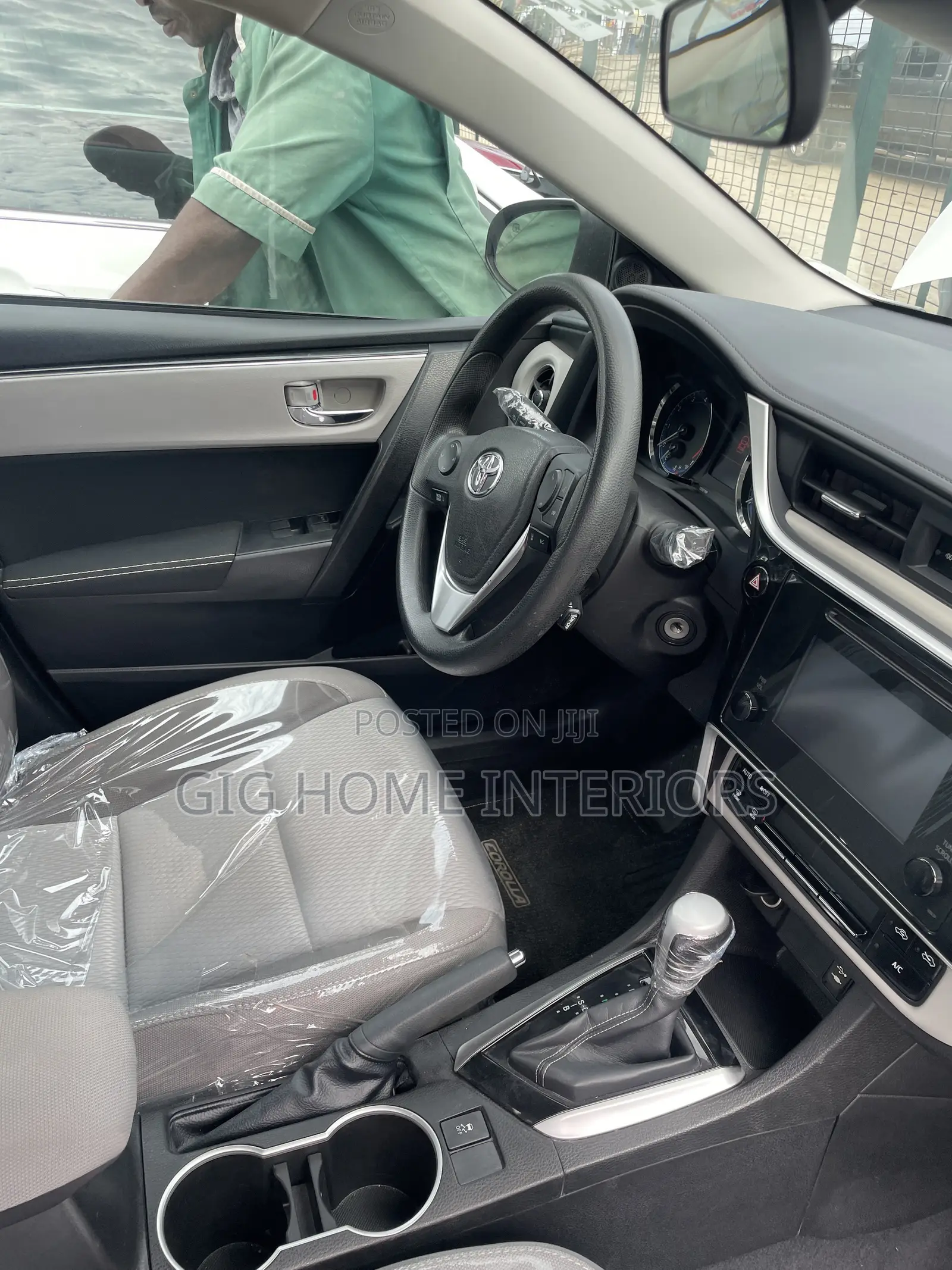 Toyota Corolla LE 4dr Sedan (1.8L 4cyl CVT) 2017 White