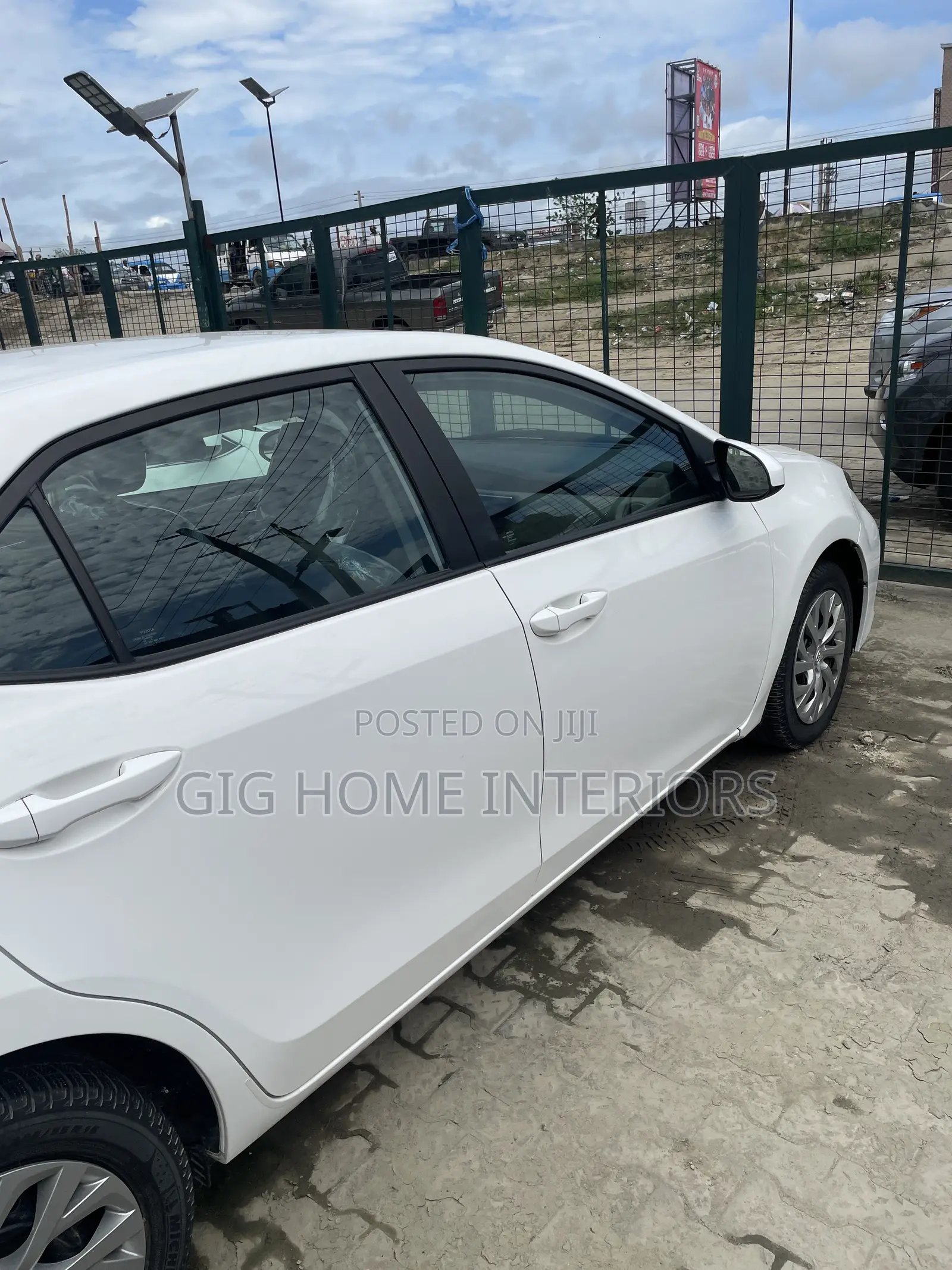 Toyota Corolla LE 4dr Sedan (1.8L 4cyl CVT) 2017 White