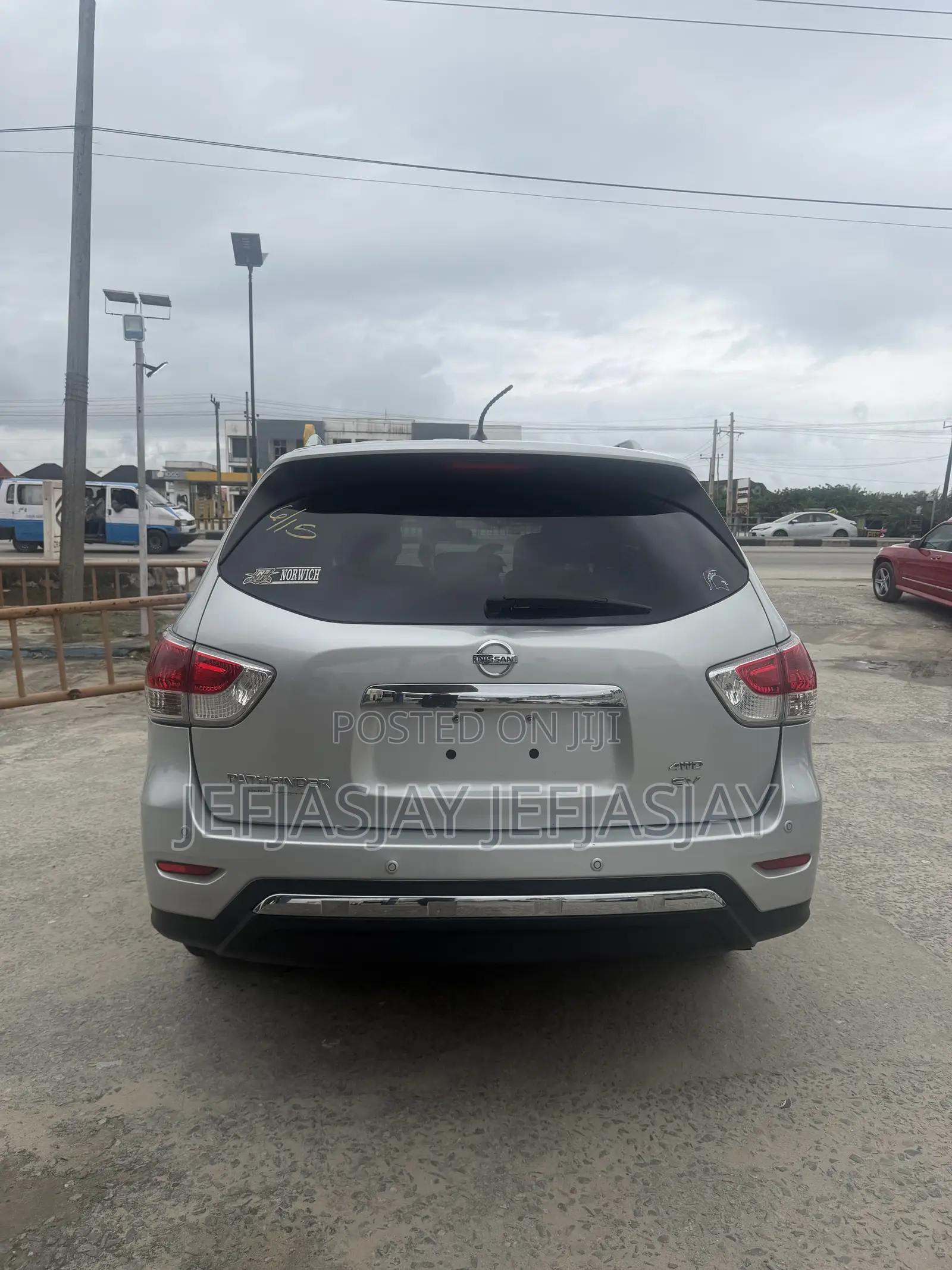 Nissan Pathfinder SV 4dr 4x4 (3.5L 6cyl) 2016 Silver