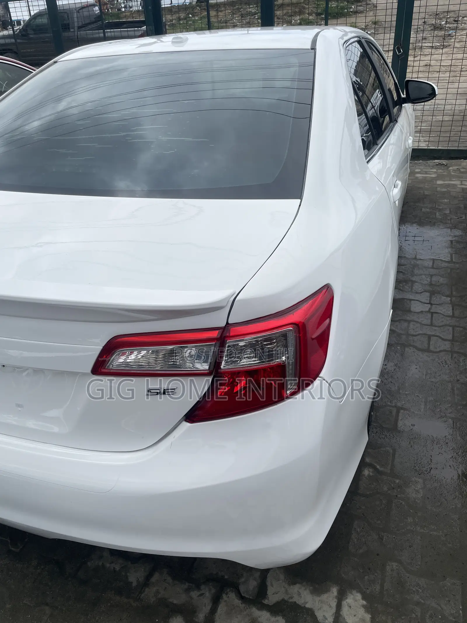 Toyota Camry SE V6 4dr Sedan (3.5L 6cyl 6A) 2013 White