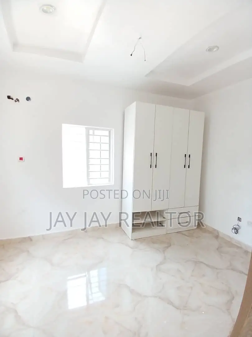 1bdrm Block of Flats in Dakwo District for rent