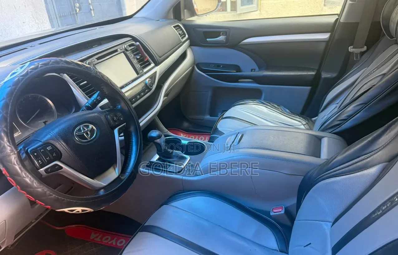 Toyota Highlander Limited 4x4 V6 (3.5L 6cyl 8A) 2018 Gray