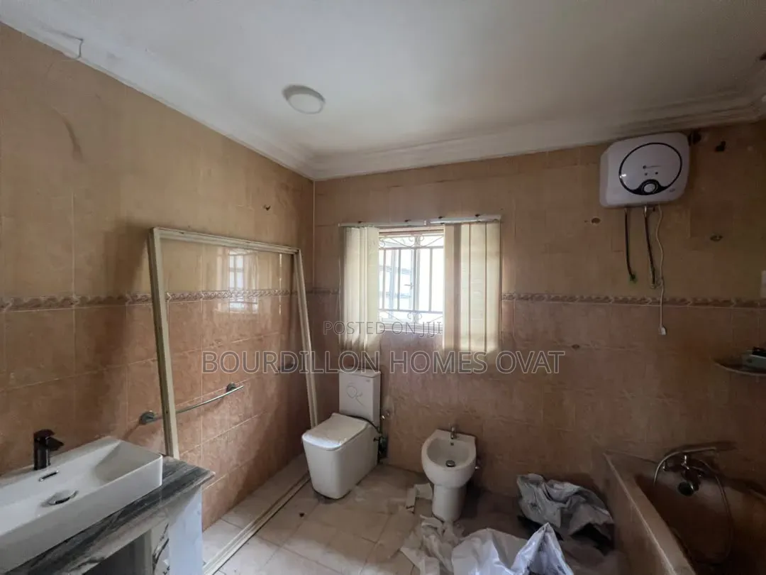 6bdrm Duplex in Parkview Estate for rent