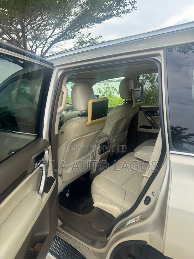 Lexus GX 460 AWD 2023 Gold
