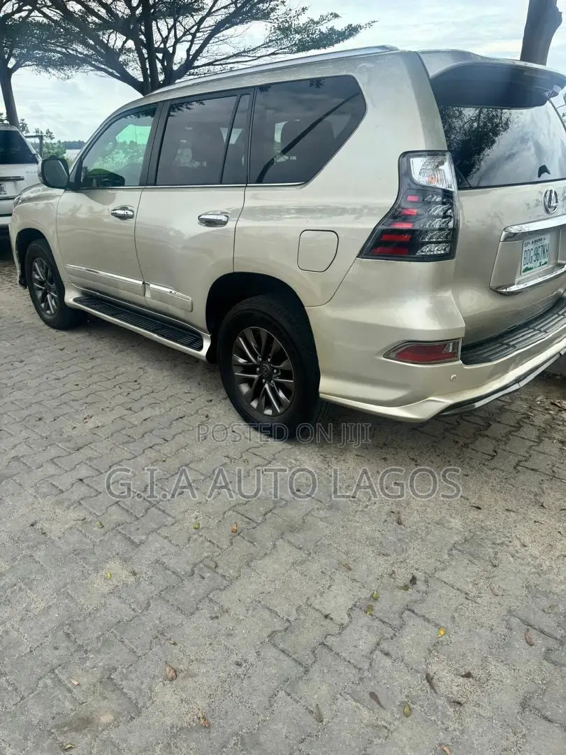 Lexus GX 460 AWD 2023 Gold