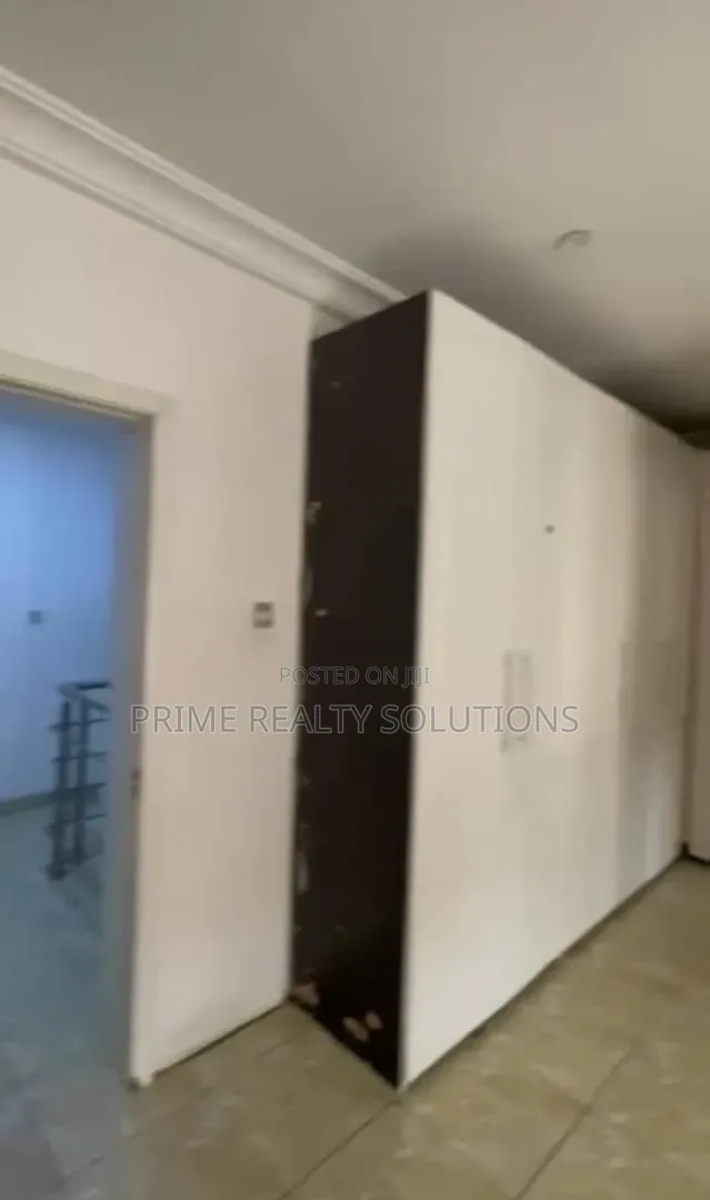Studio Apartment in Chevron for rent