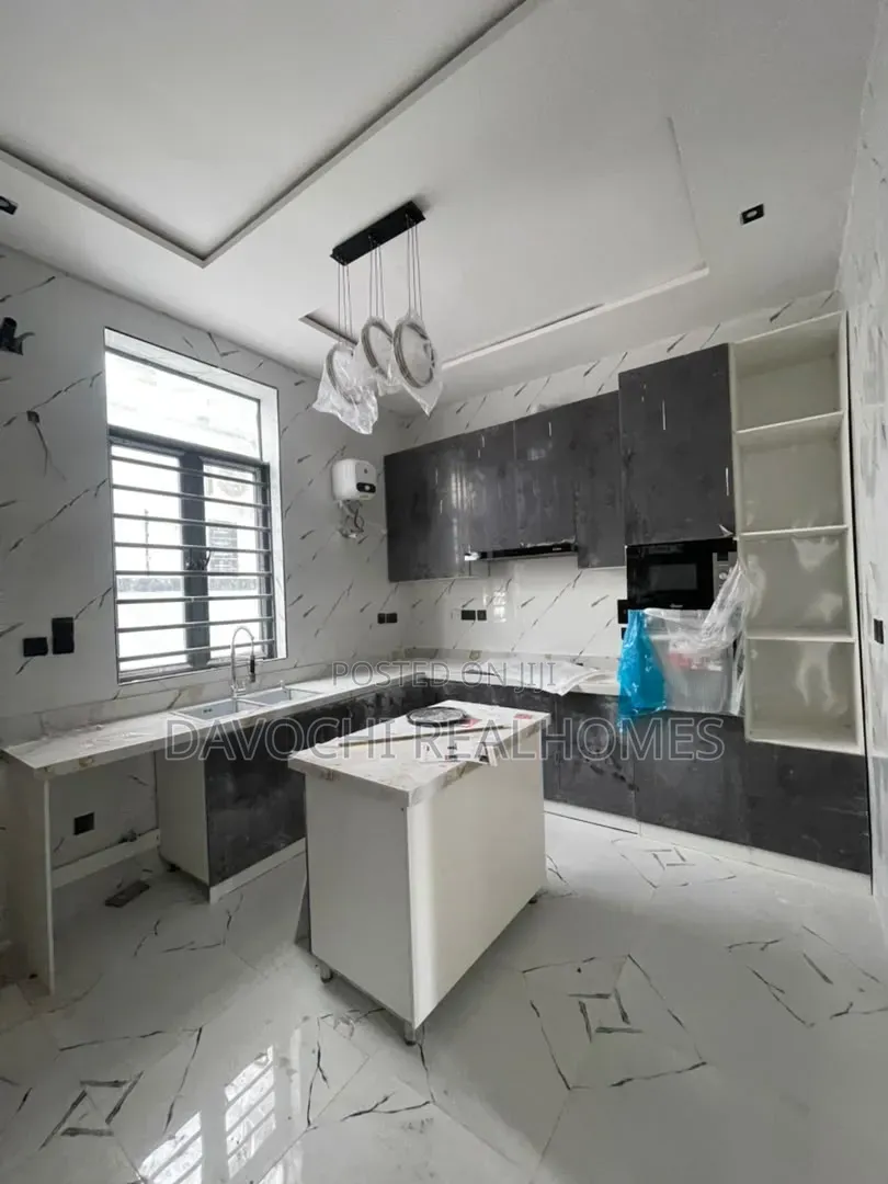 4bdrm Duplex in Ikota for sale