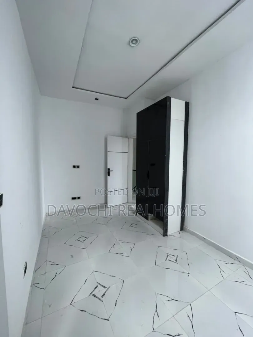 4bdrm Duplex in Ikota for sale
