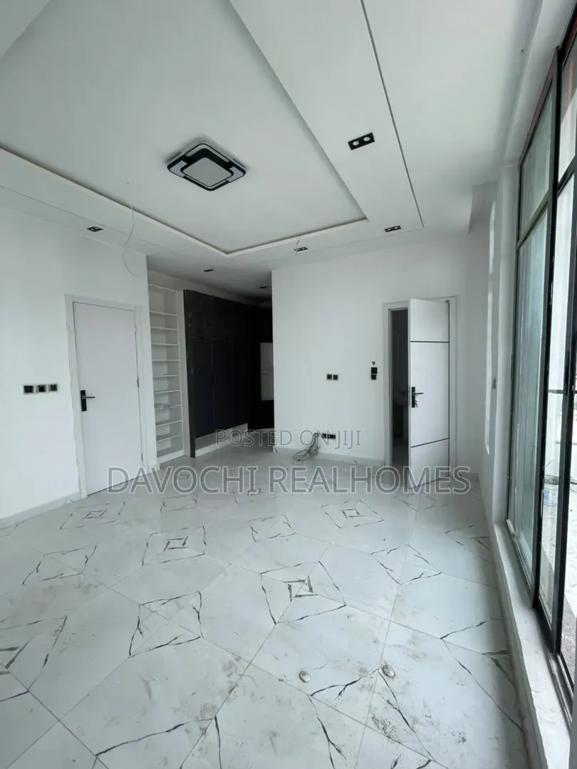 4bdrm Duplex in Ikota for sale