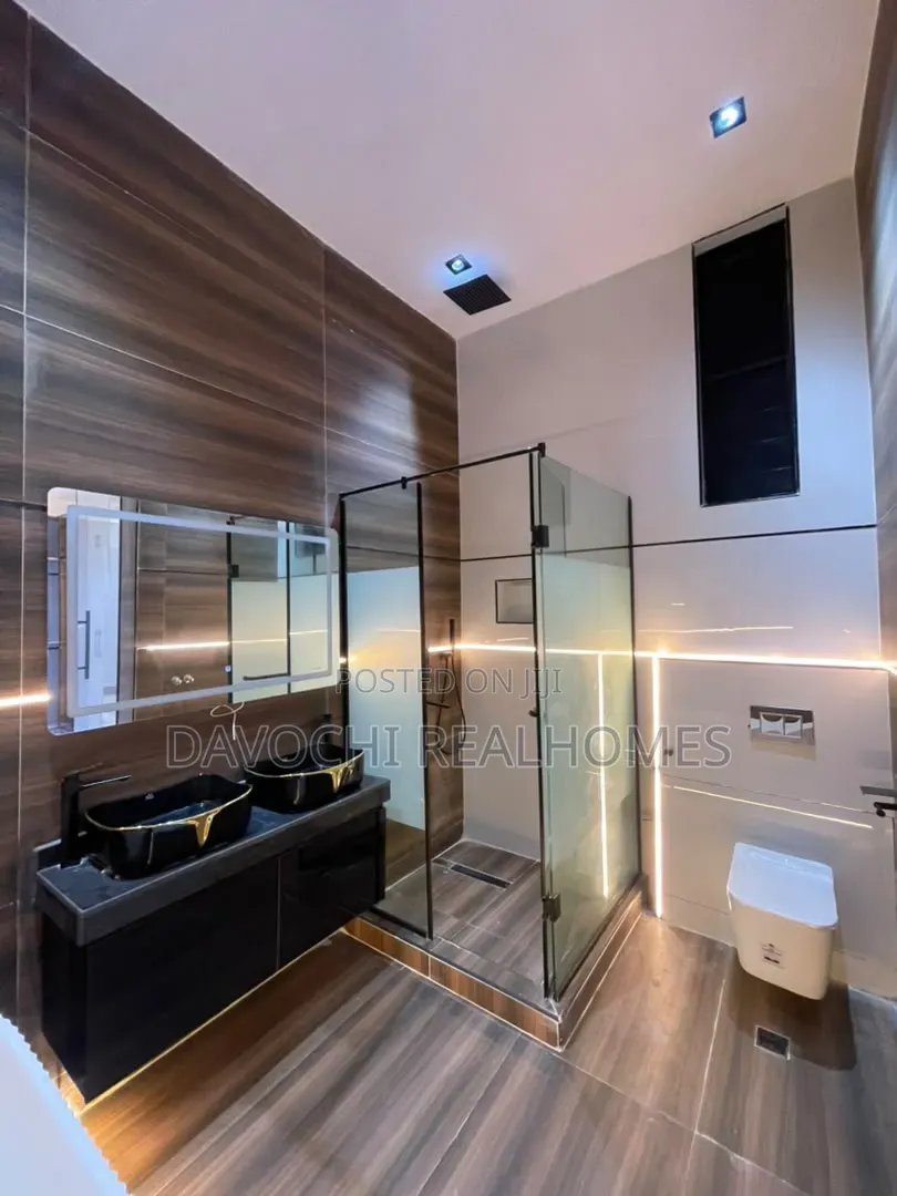 5bdrm Duplex in Chevron for sale