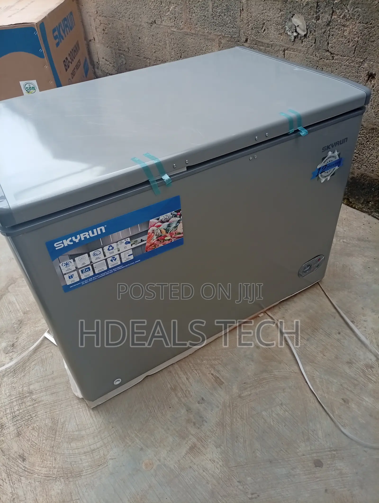 Skyrun 300L Chest Freezer Ideal for Single Rooms