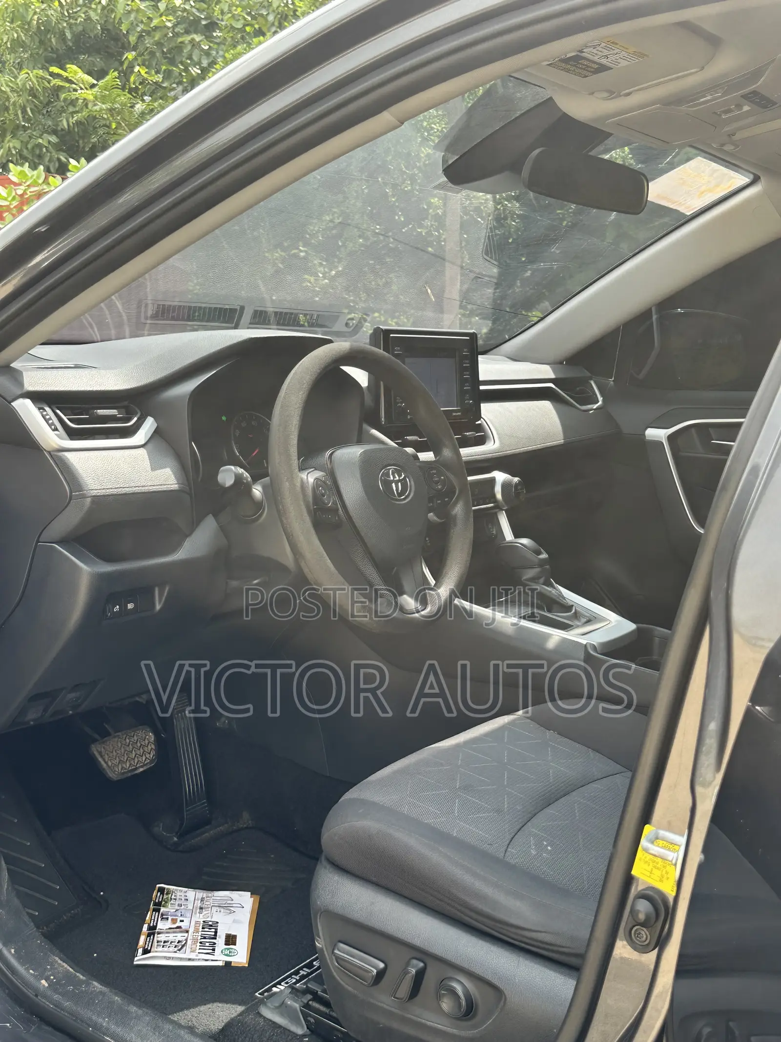 Toyota RAV4 XLE 2021 Black
