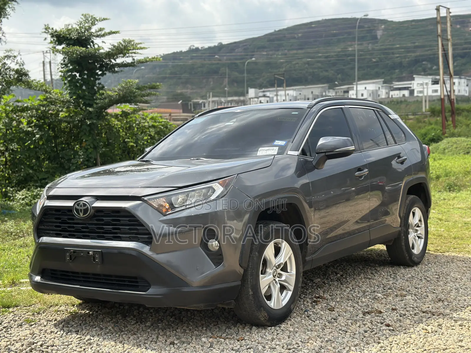 Toyota RAV4 XLE 2021 Black