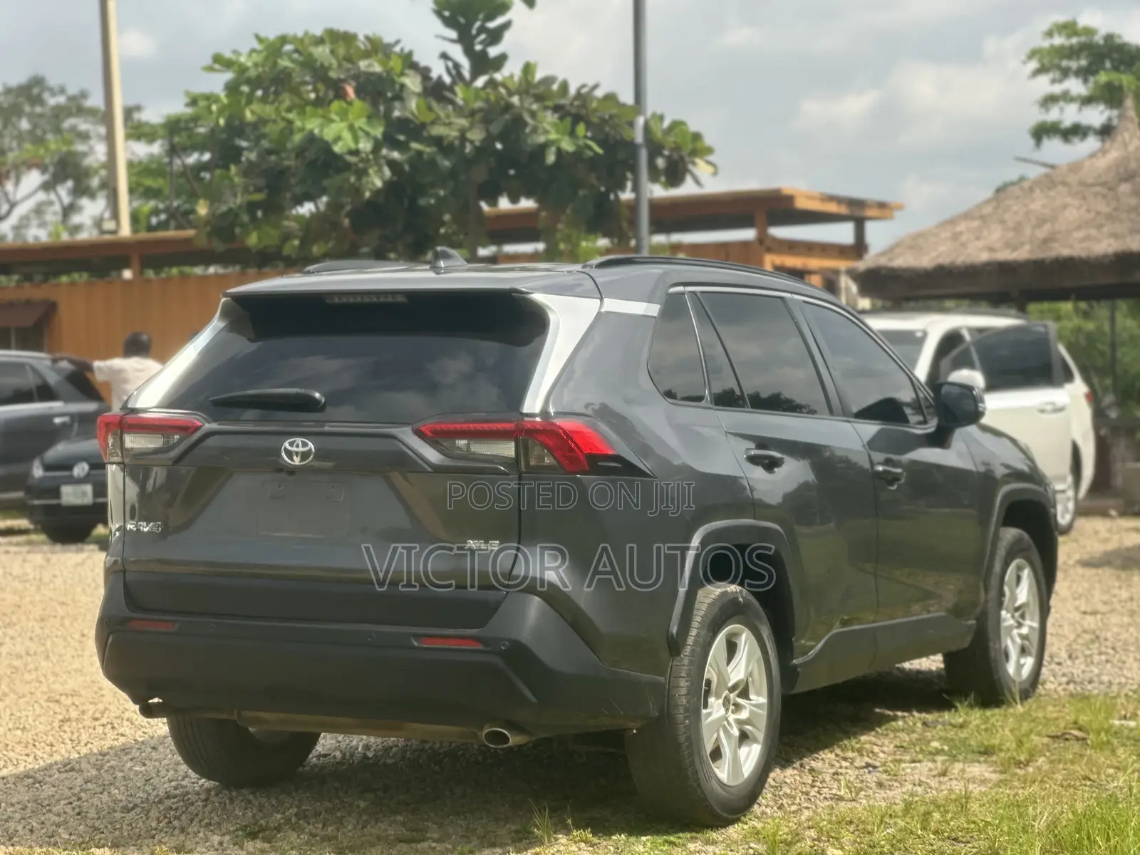 Toyota RAV4 XLE 2021 Black