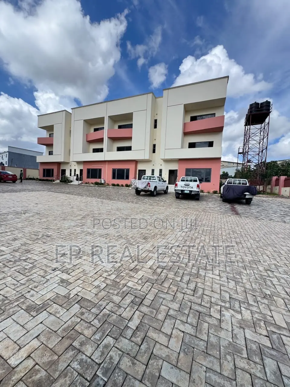 4bdrm Duplex in Durumi for sale