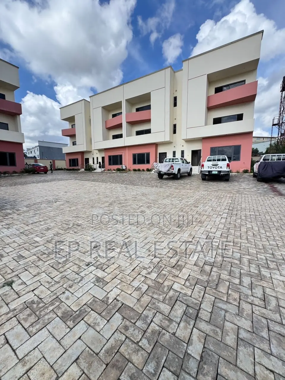 4bdrm Duplex in Durumi for sale