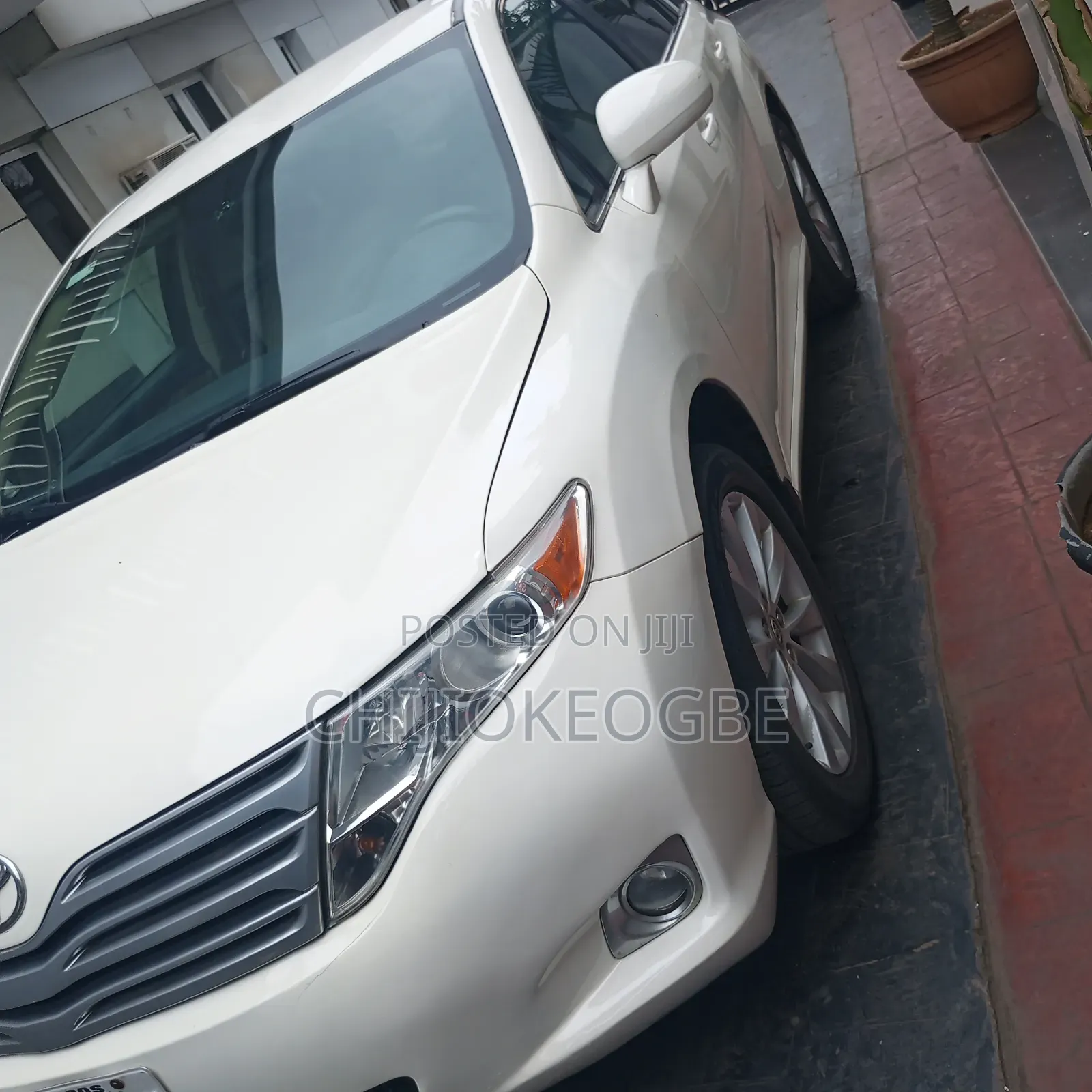 Toyota Venza LE 2010 White