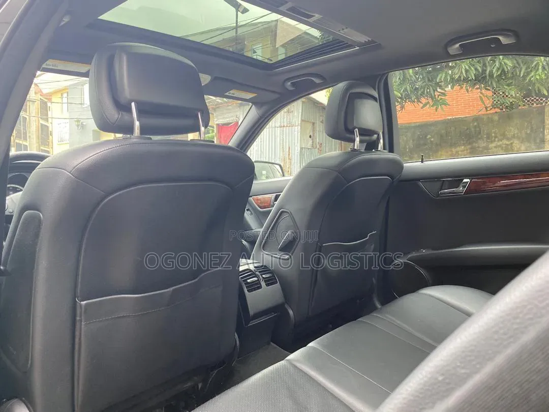 Mercedes-Benz C300 Luxury 4Matic Sedan AWD (3.0L 6cyl 7A) 2010 Black