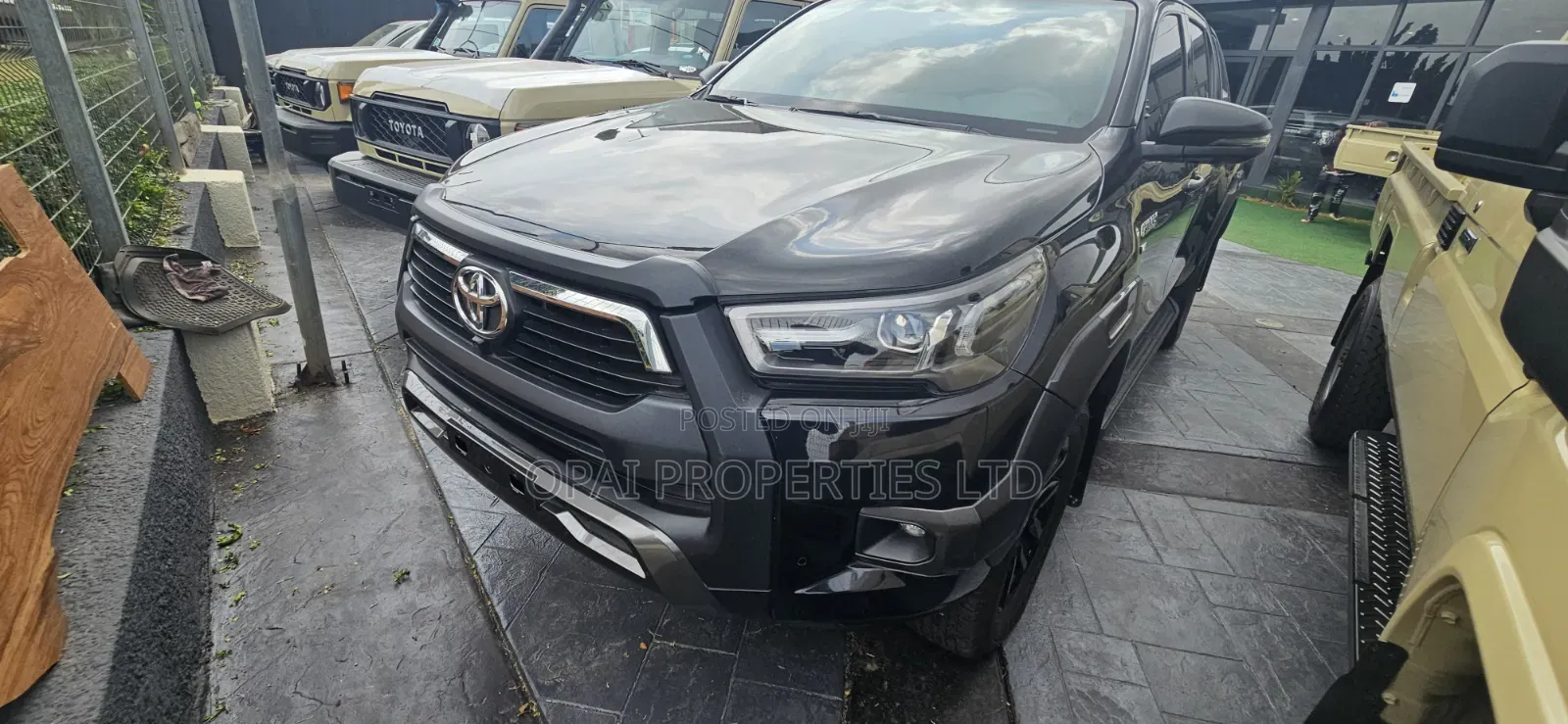 New Toyota Hilux 2025 Black