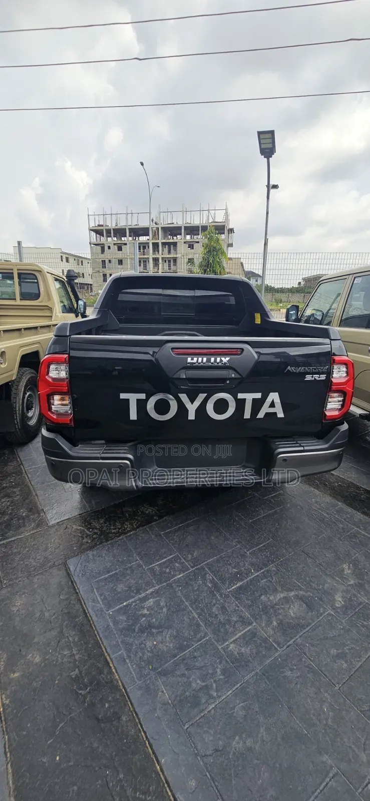New Toyota Hilux 2025 Black