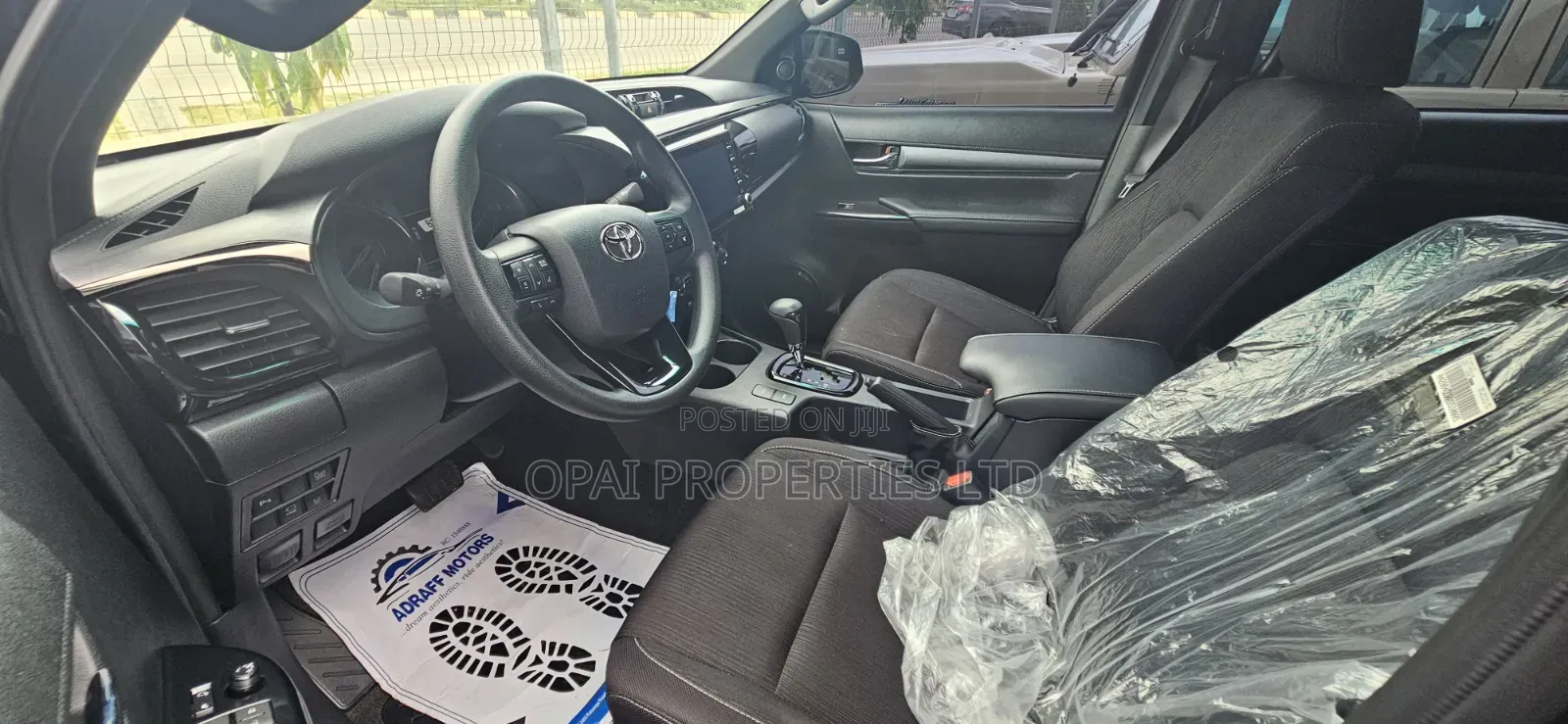 New Toyota Hilux 2025 Black