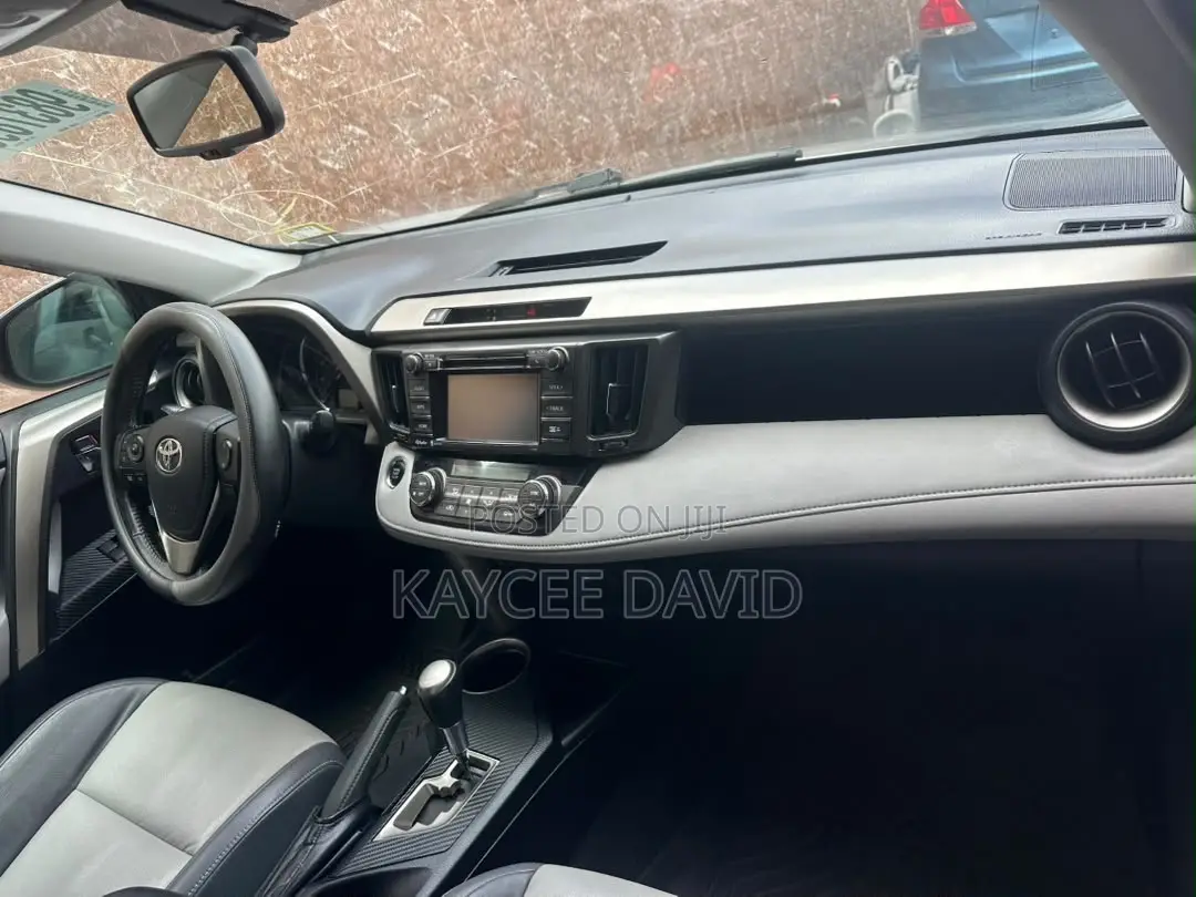 Toyota RAV4 Limited 4dr SUV AWD (2.5L 4cyl 6A) 2015 Silver