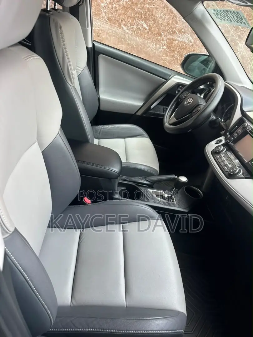 Toyota RAV4 Limited 4dr SUV AWD (2.5L 4cyl 6A) 2015 Silver