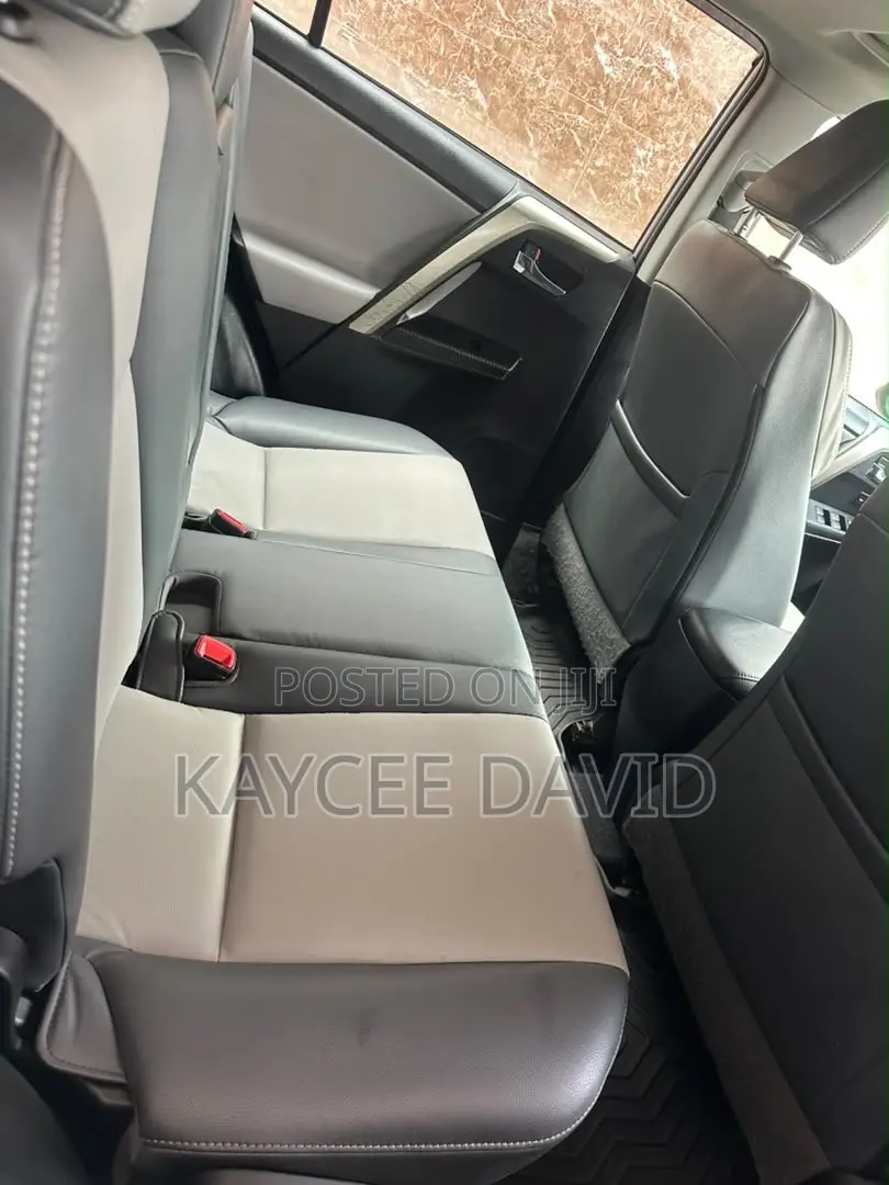 Toyota RAV4 Limited 4dr SUV AWD (2.5L 4cyl 6A) 2015 Silver