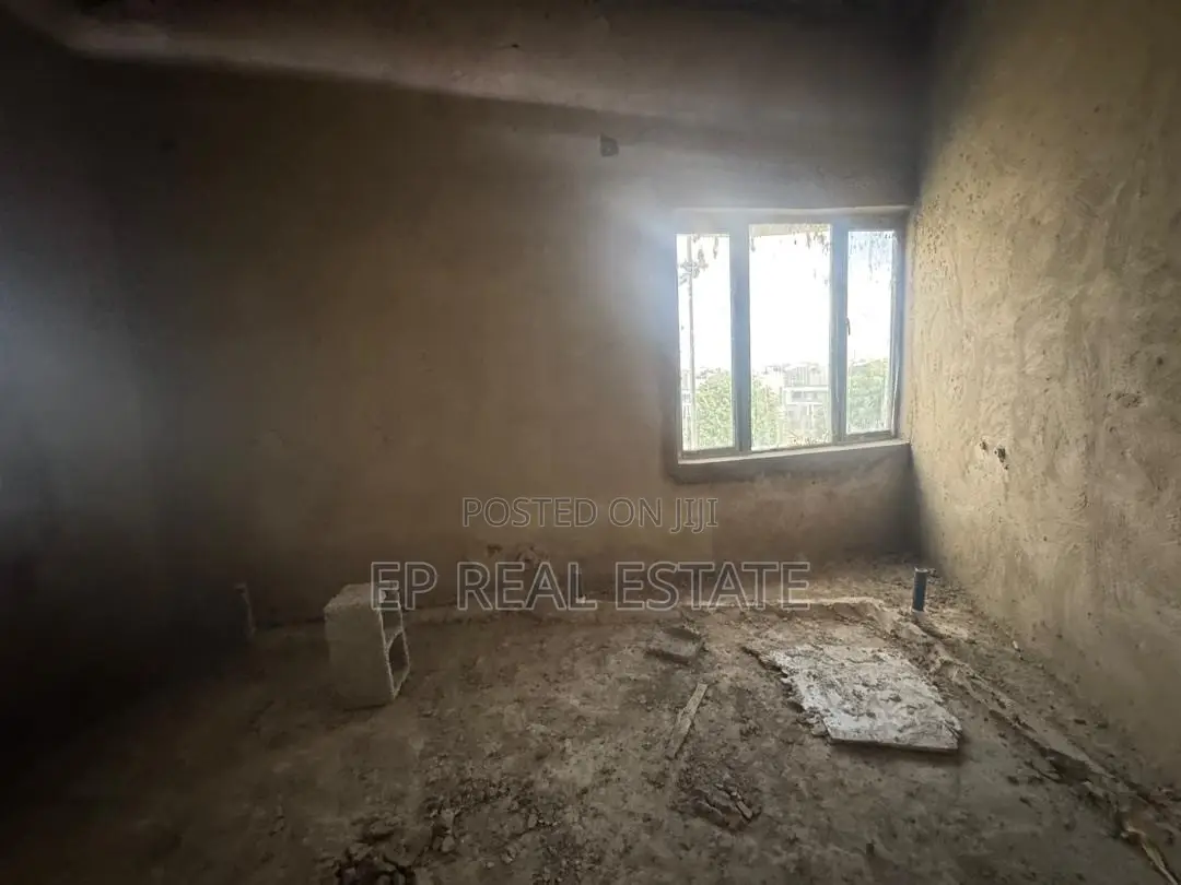 4bdrm Duplex in Life Camp for sale