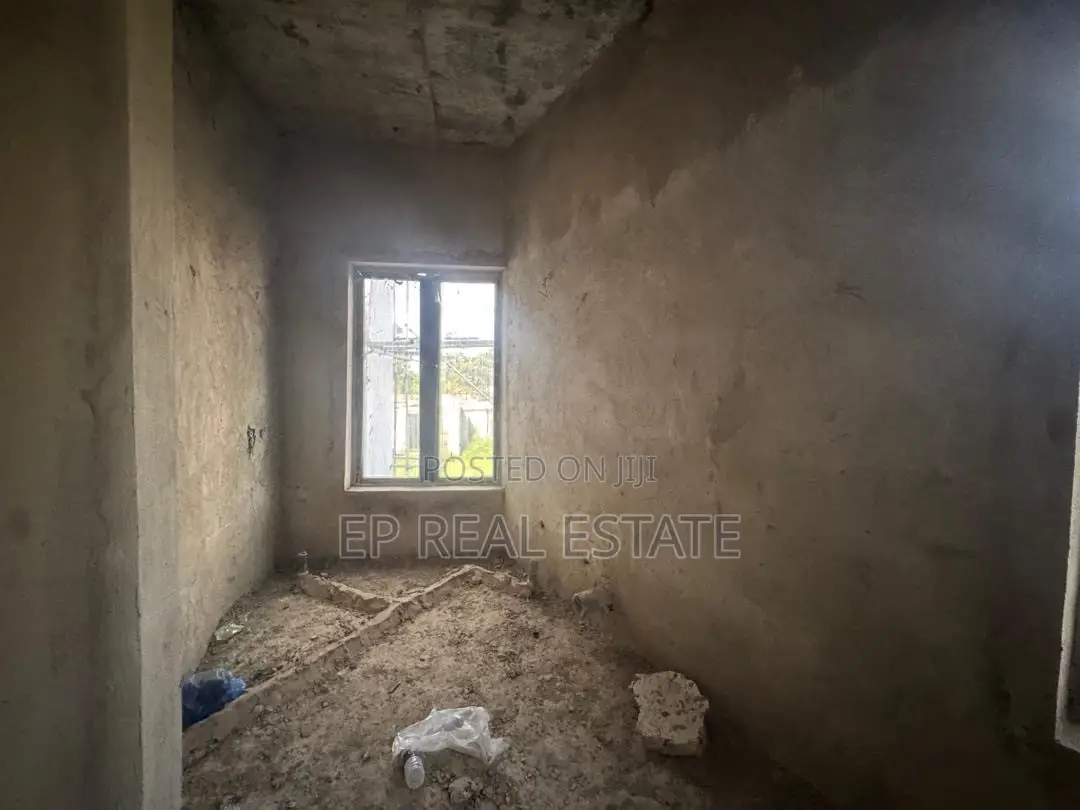 4bdrm Duplex in Life Camp for sale
