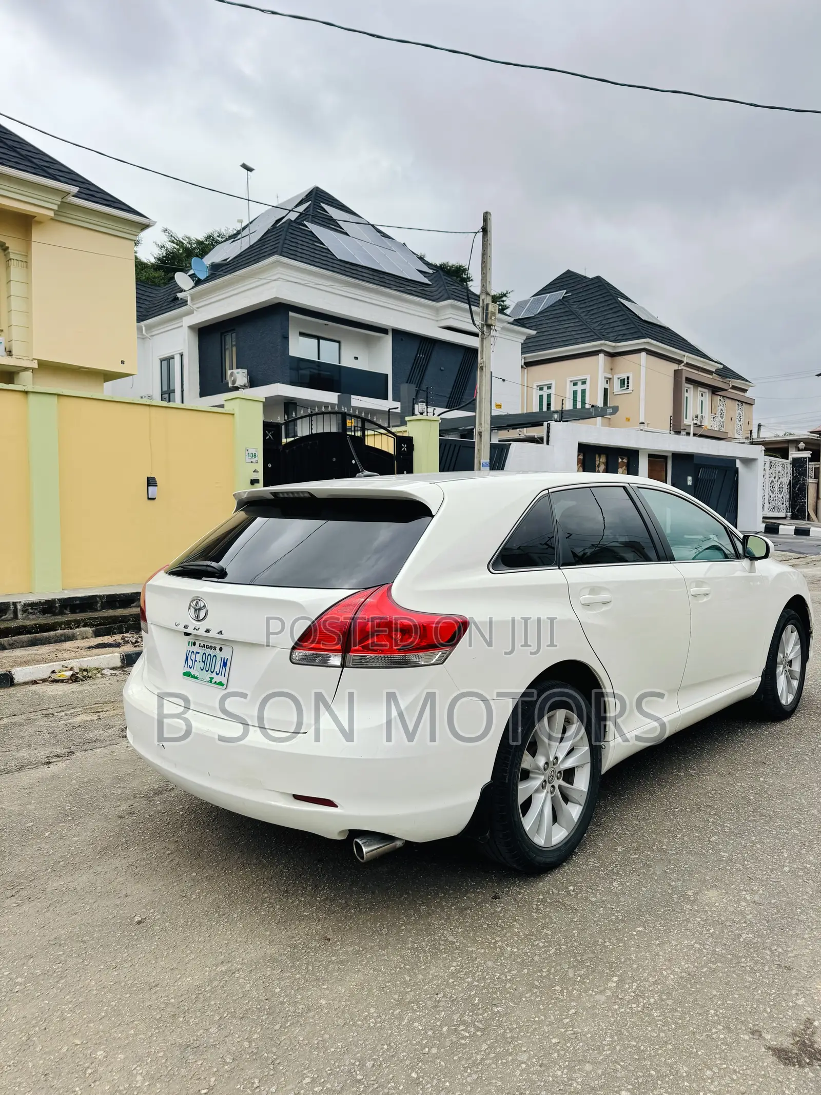 Toyota Venza LE 2010 White