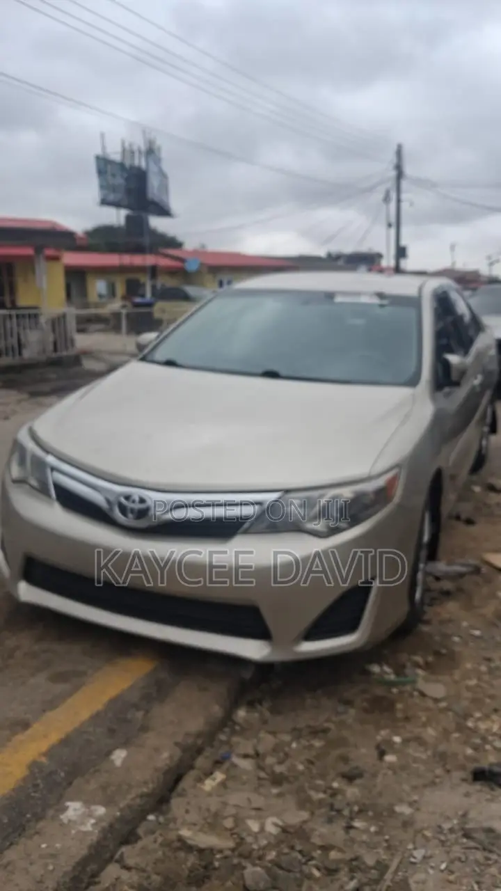 Toyota Camry LE 4dr Sedan w/Prod. End 11/13 (2.5L 4cyl 6A) 2014 Gold