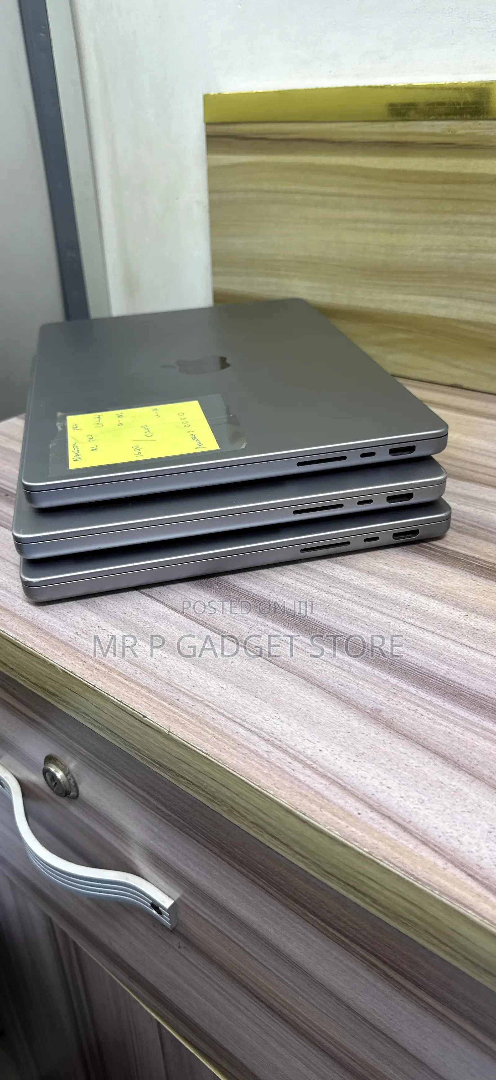 Laptop Apple MacBook Pro 2021 M1 16GB Apple M1 Pro SSD 512GB