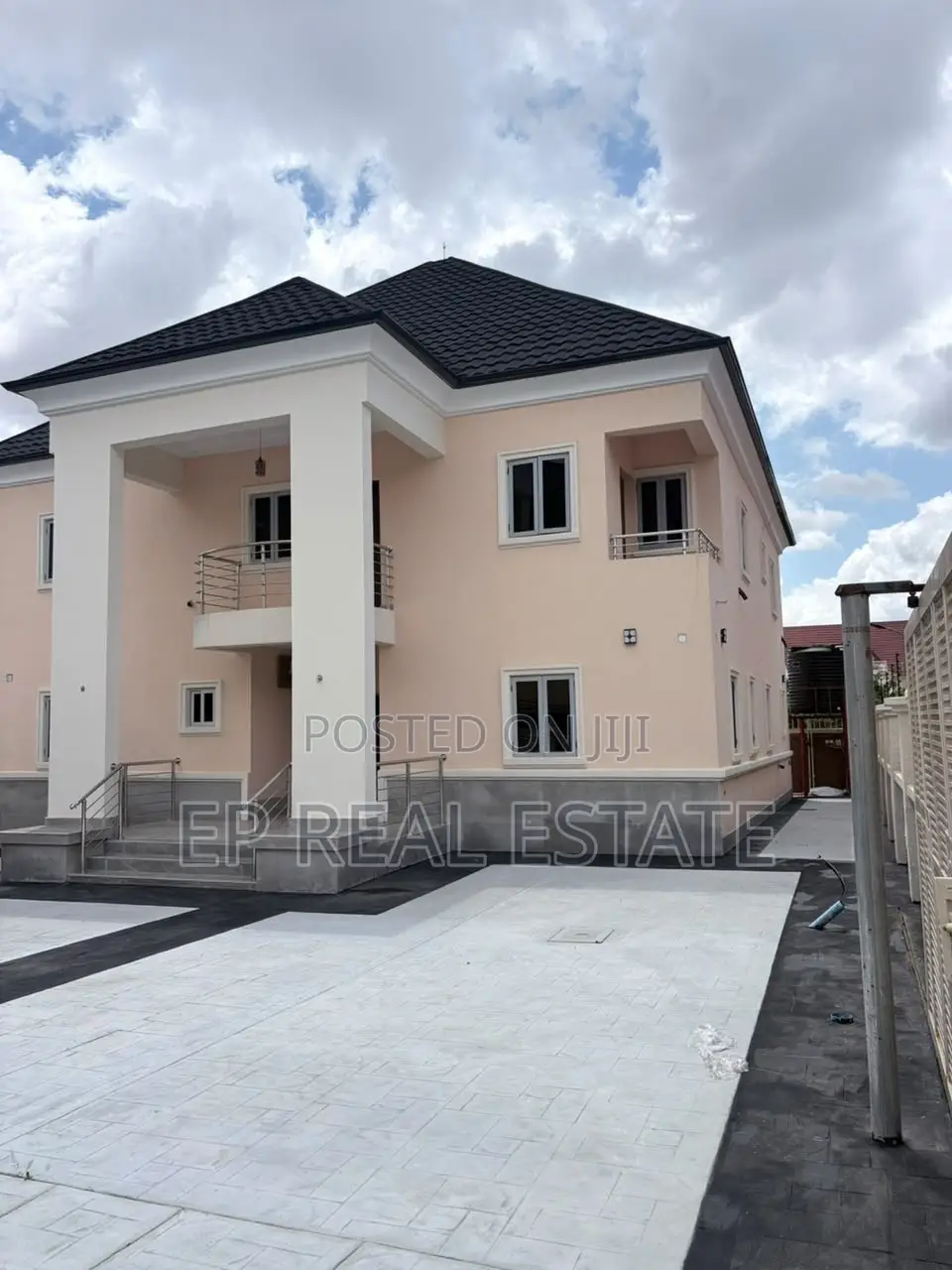 5bdrm Duplex in Gaduwa for sale