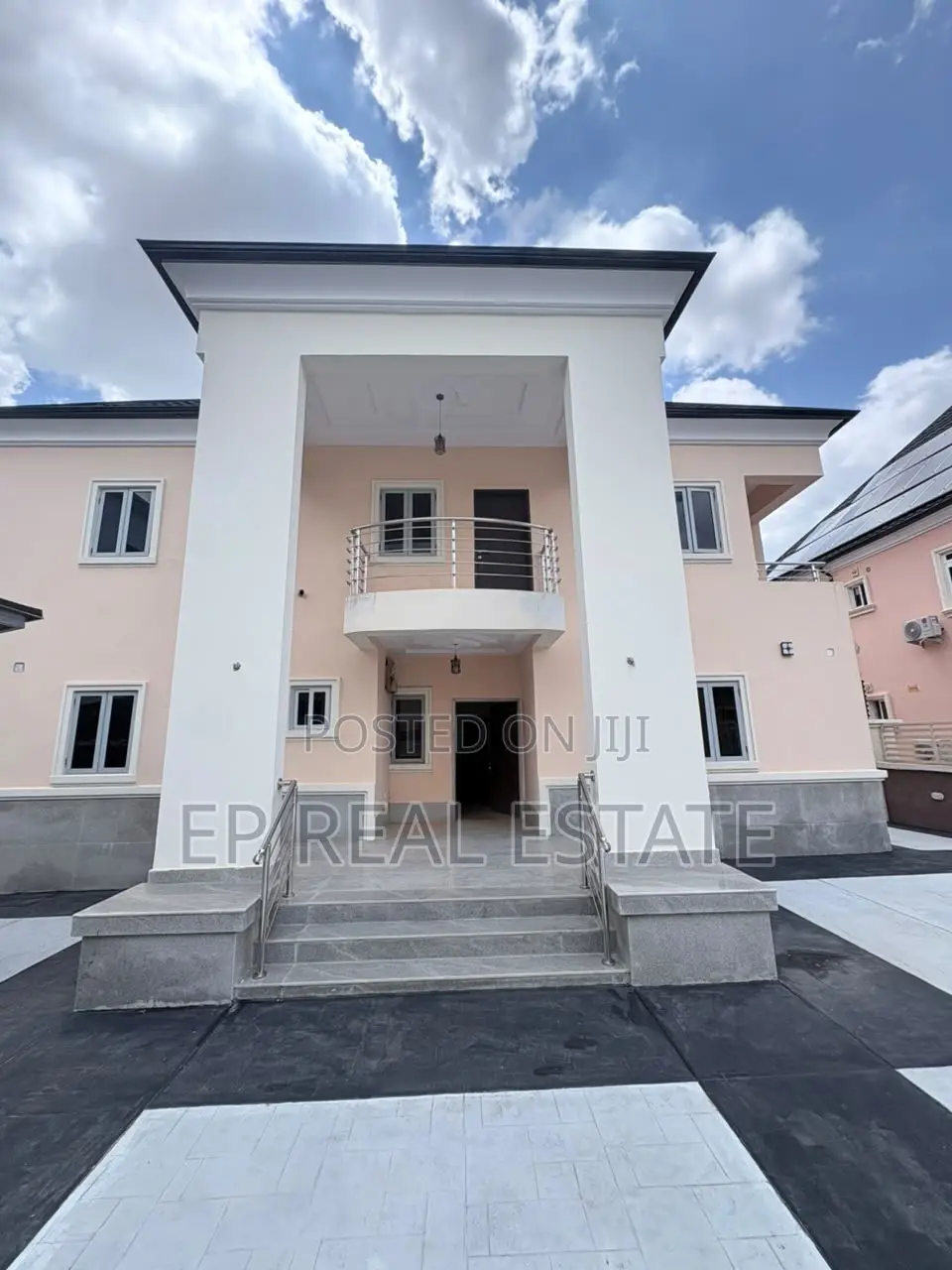 5bdrm Duplex in Gaduwa for sale