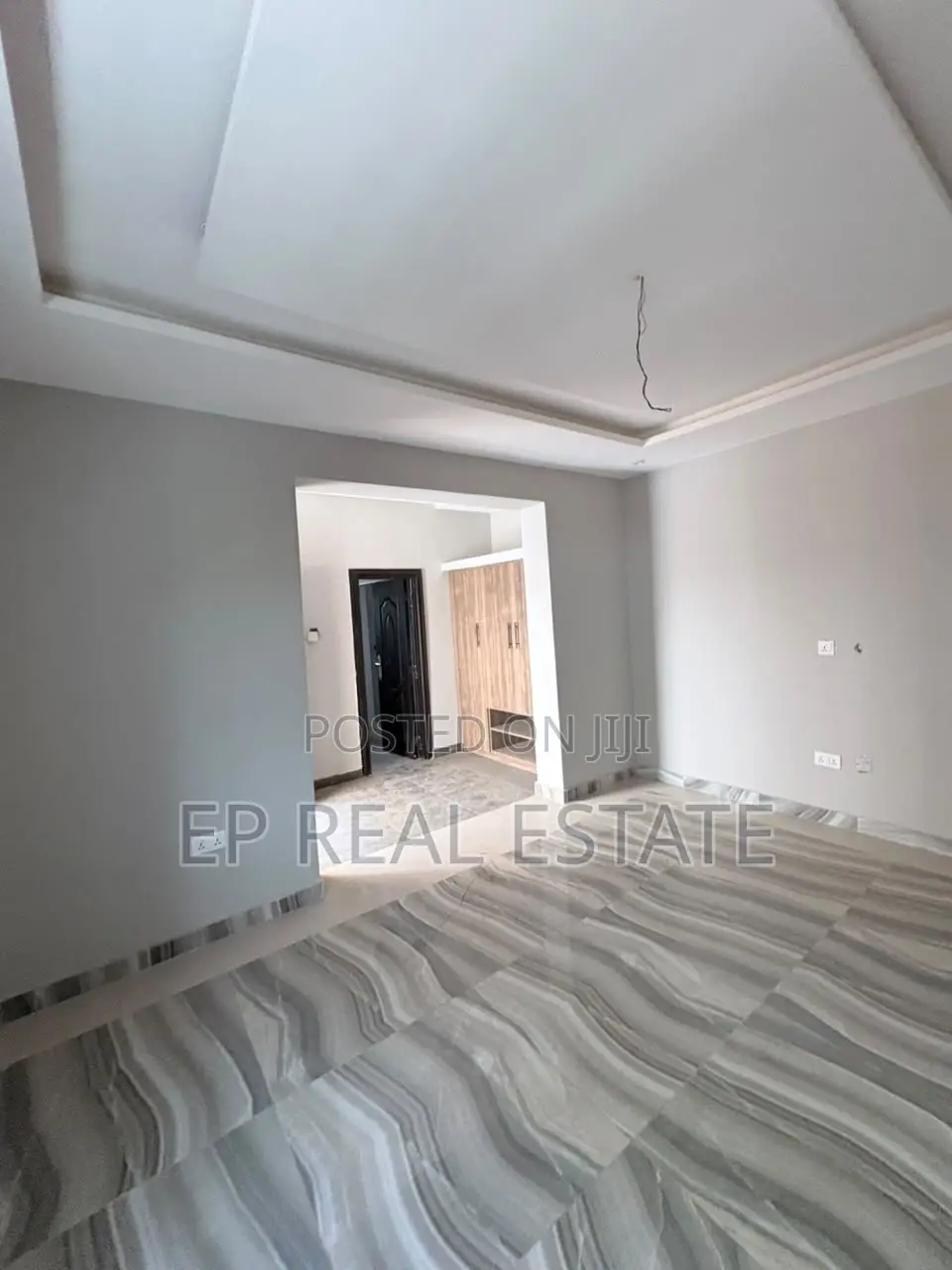 5bdrm Duplex in Gaduwa for sale