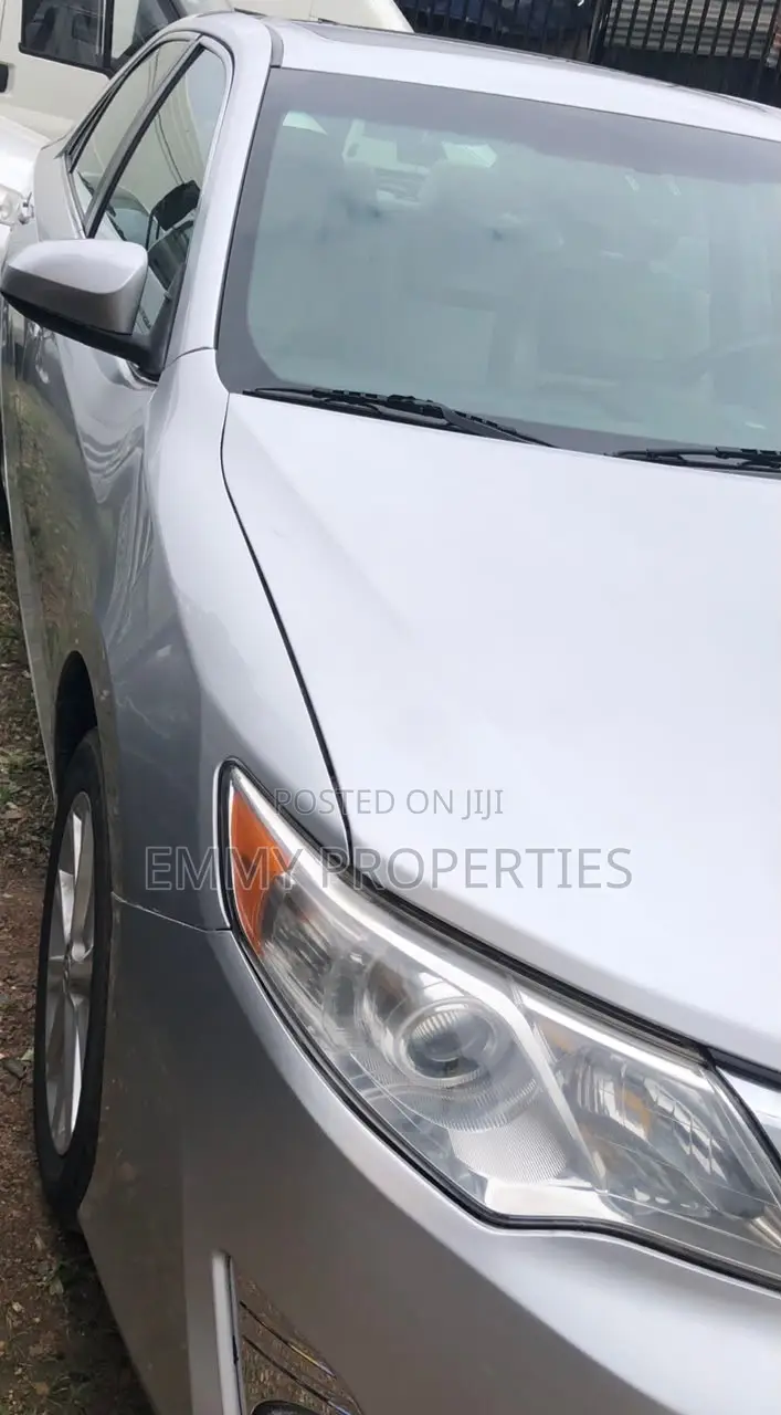 Toyota Camry XLE 4dr Sedan (2.5L 4cyl 6A) 2013 Silver