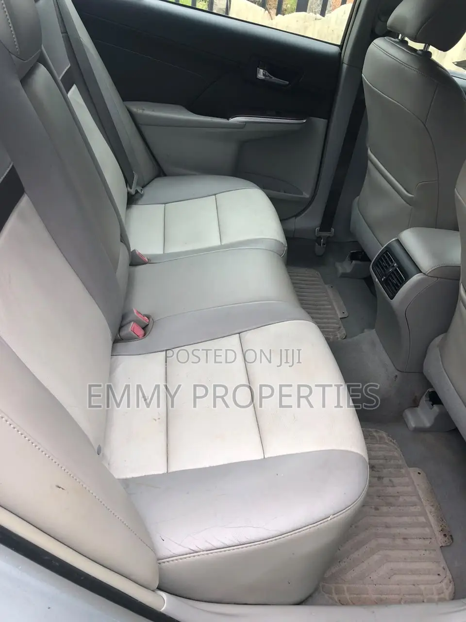 Toyota Camry XLE 4dr Sedan (2.5L 4cyl 6A) 2013 Silver