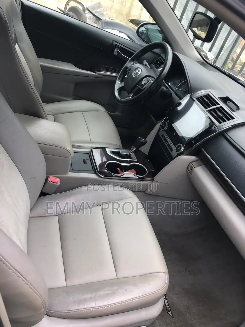 Toyota Camry XLE 4dr Sedan (2.5L 4cyl 6A) 2013 Silver