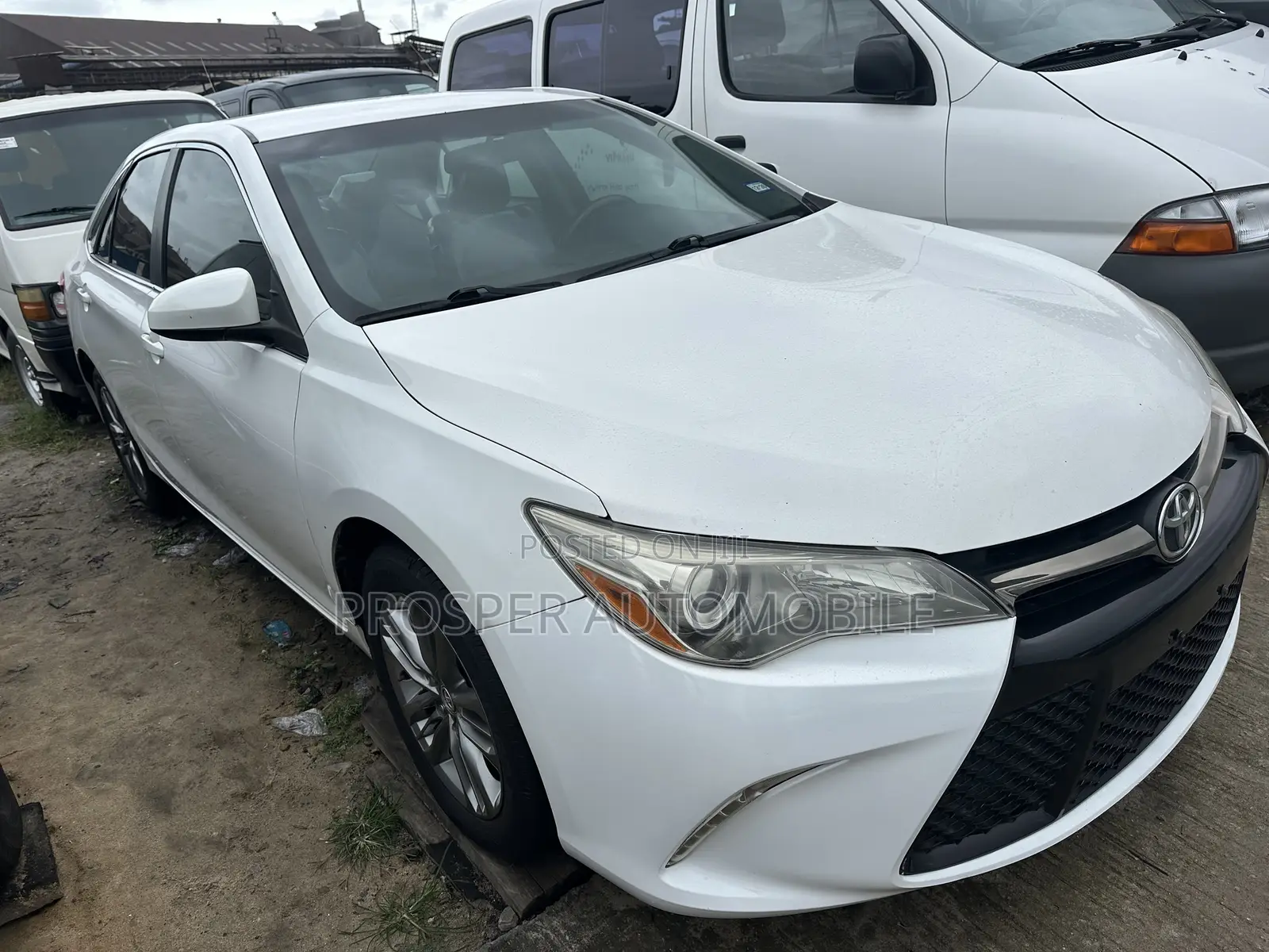 Toyota Camry SE 4dr Sedan (2.5L 4cyl 6A) 2016 White