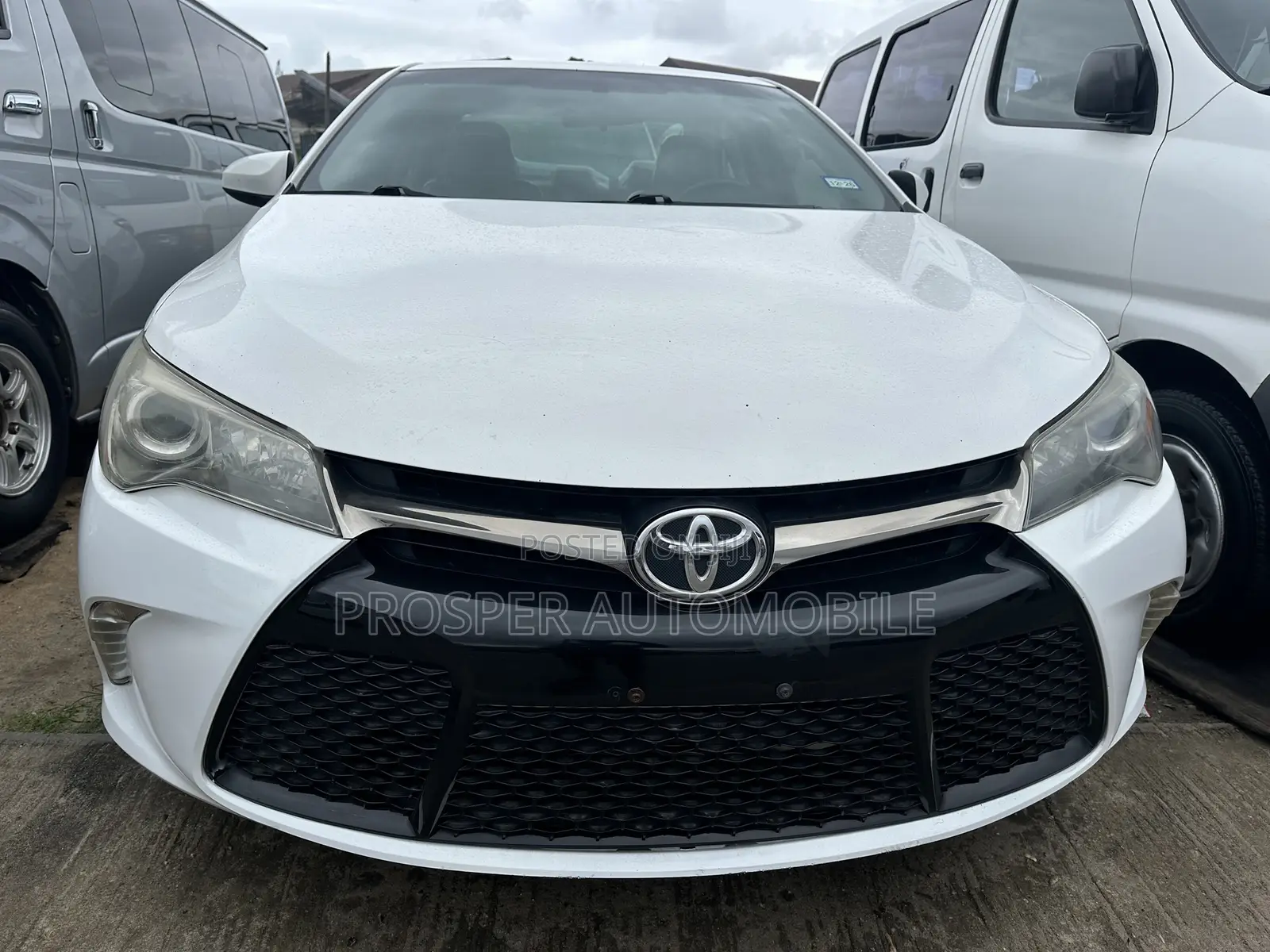 Toyota Camry SE 4dr Sedan (2.5L 4cyl 6A) 2016 White