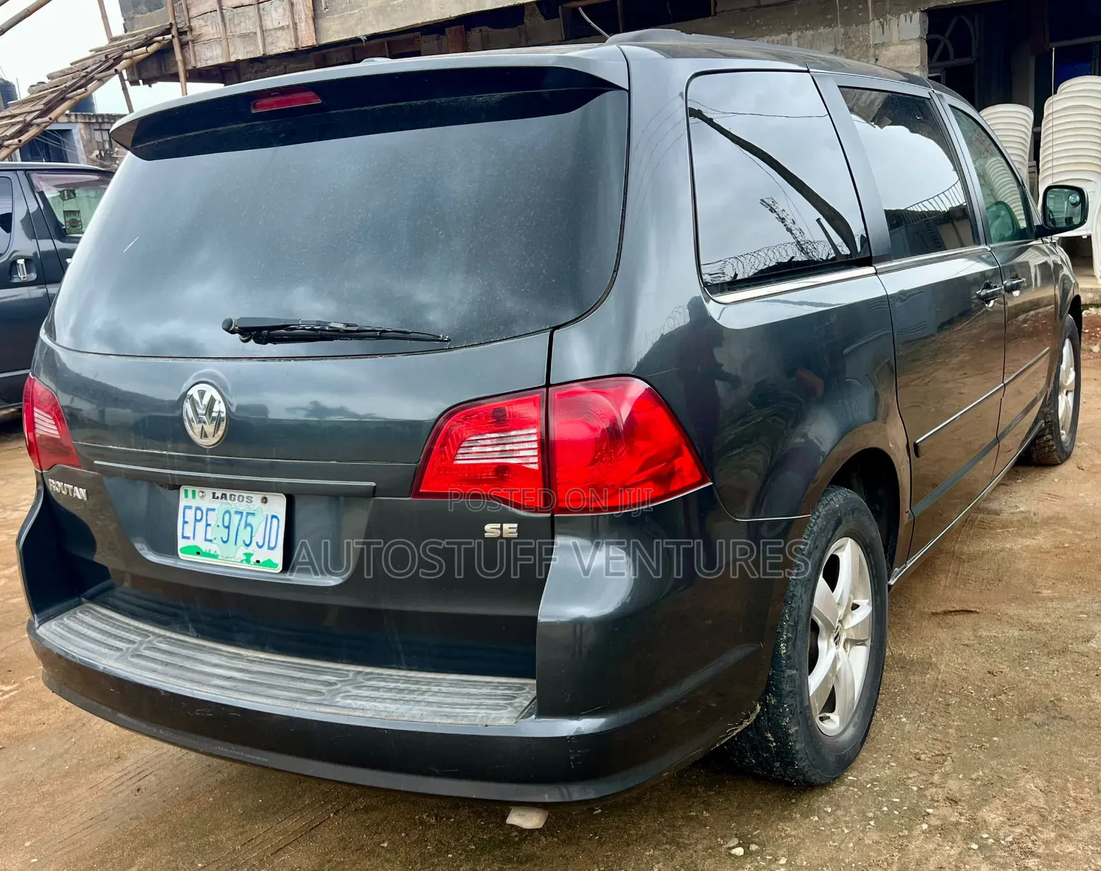 Volkswagen Routan SEL Premium 2011 Gray